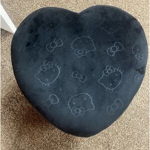 HELLO KITTY VANITY OTTOMEN by impression vanity’s , never used before